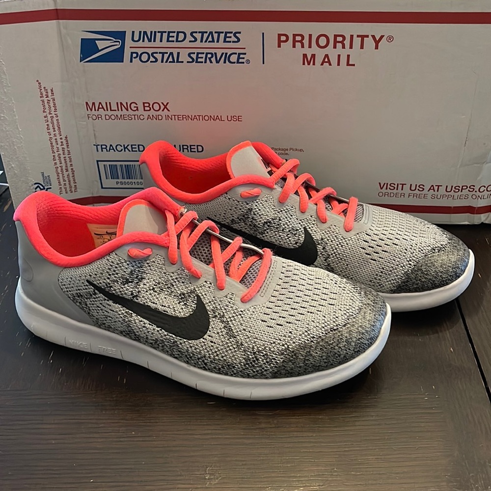 Nike Free Rn Womens Size 8.5 (7Y) Grey/Pink Athletic Running Shoes Sneakers